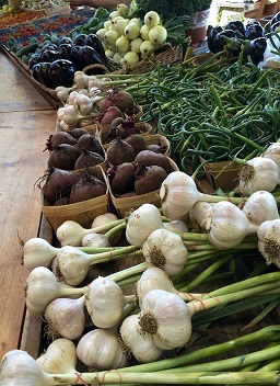 beets-fresh-vegetables-garlic