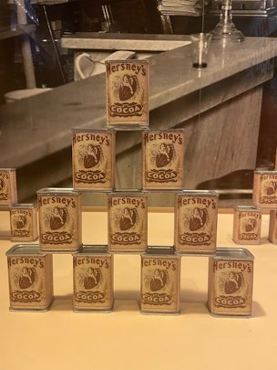 Early Hershey’s logos prominently featured a cacao pod.